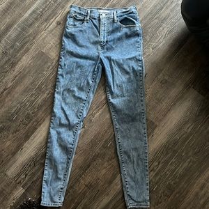 Levis Stretchy Jeans